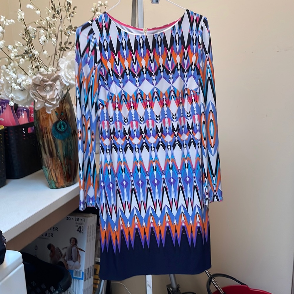 Vince Camuto long sleeve polyester dress with zip up back.